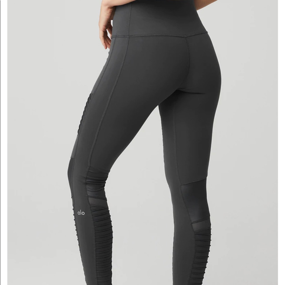Alo Yoga High Waist Moro Leggings in Anthracite